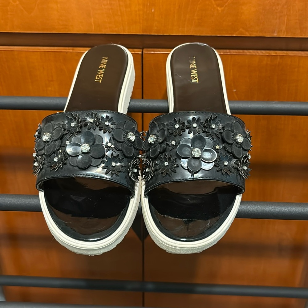 Nine West, size 9M, sandals with flowers and diamond embellishings
